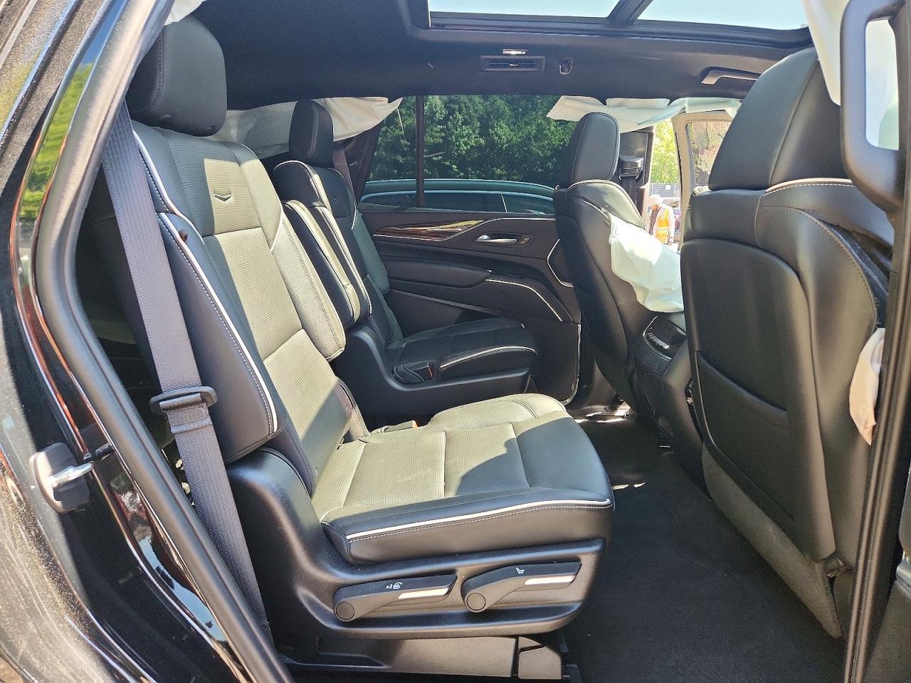 2024 Cadillac Escalade Premium Luxury - zdjęcie 11