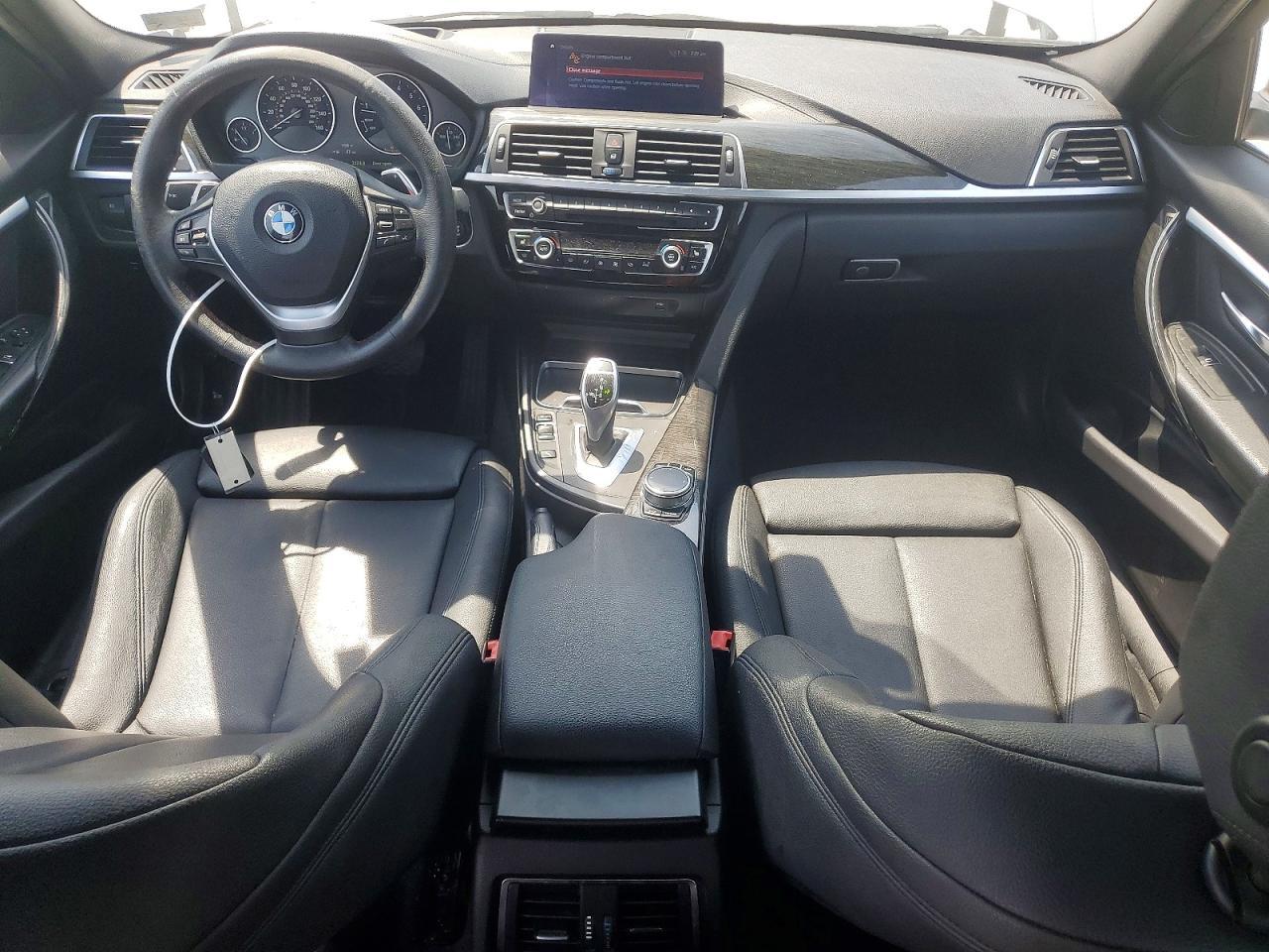 2018 BMW Seria 3 330i - zdjęcie 8