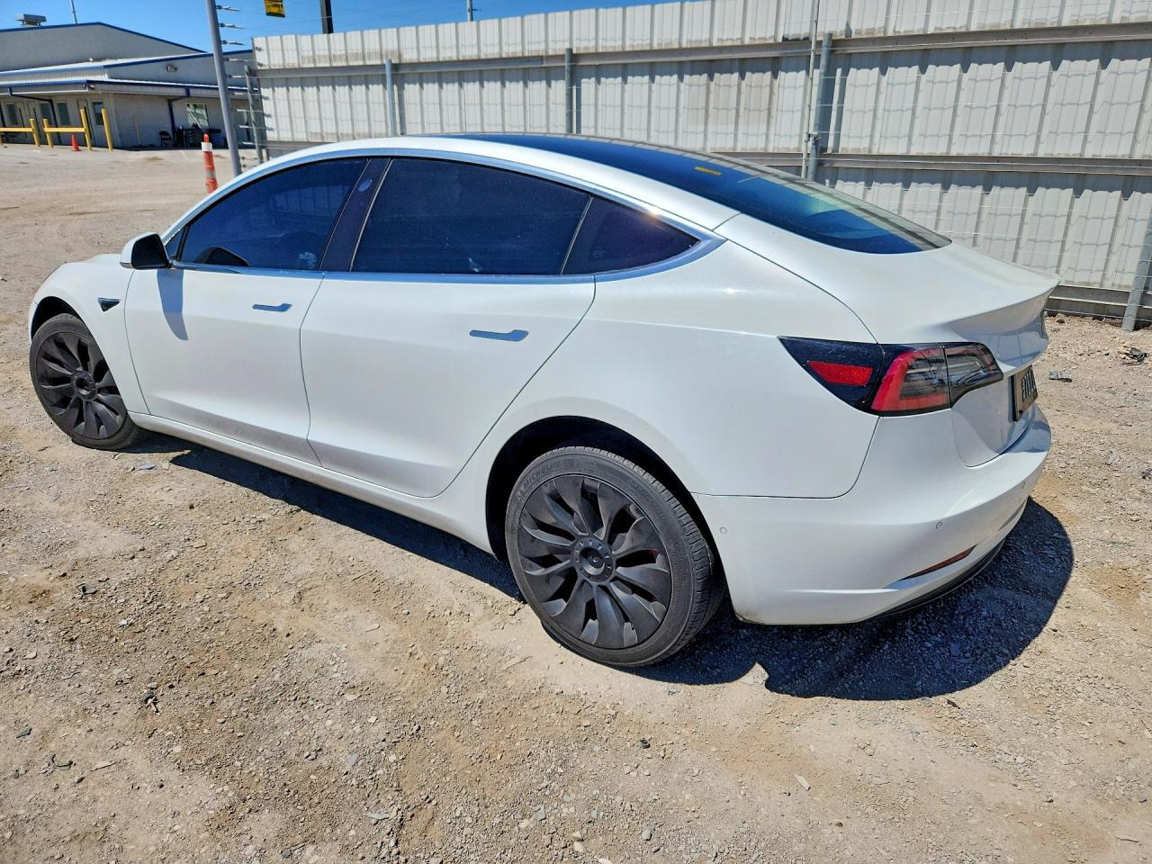 2019 Tesla Model 3 - zdjęcie 2