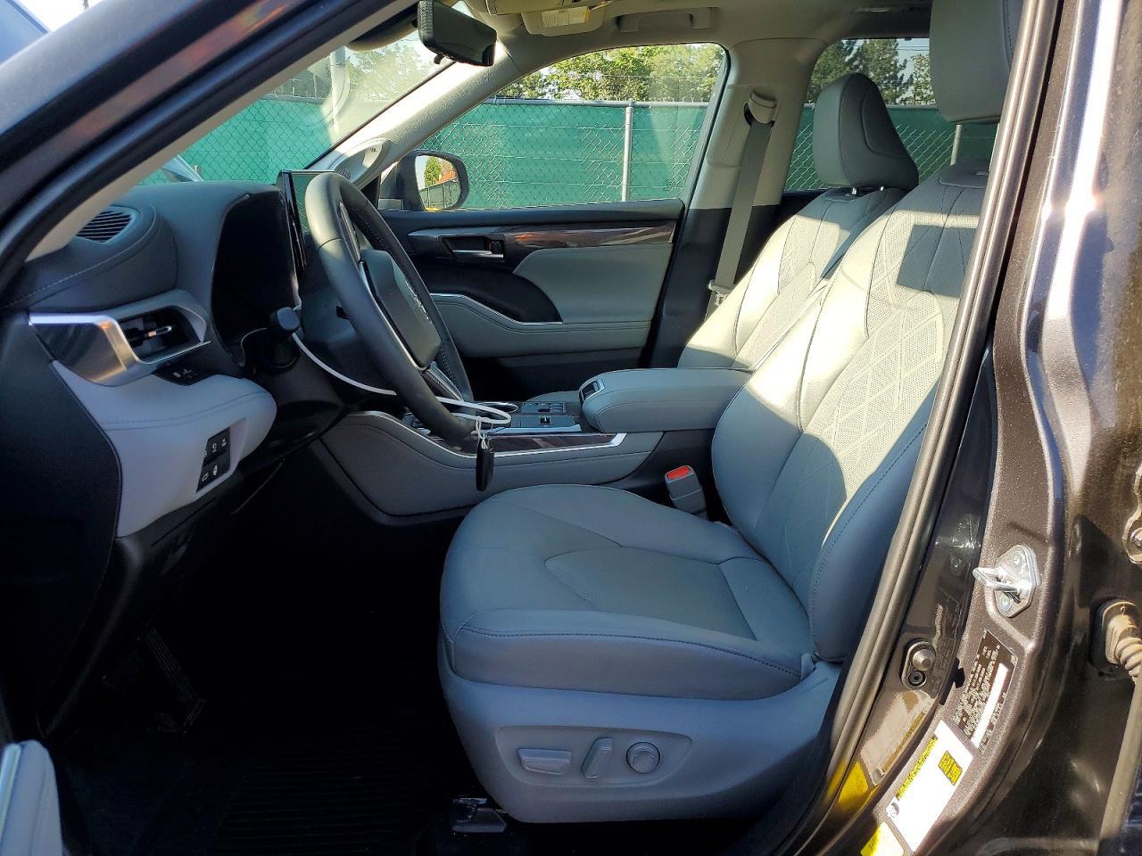 2025 Toyota Highlander Hybrid Platinum - zdjęcie 7