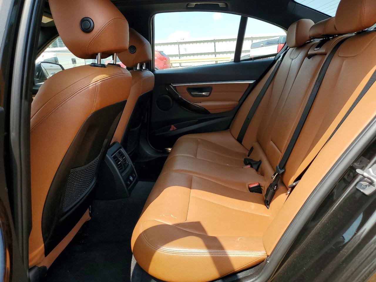2017 BMW Seria 3 330i - zdjęcie 10