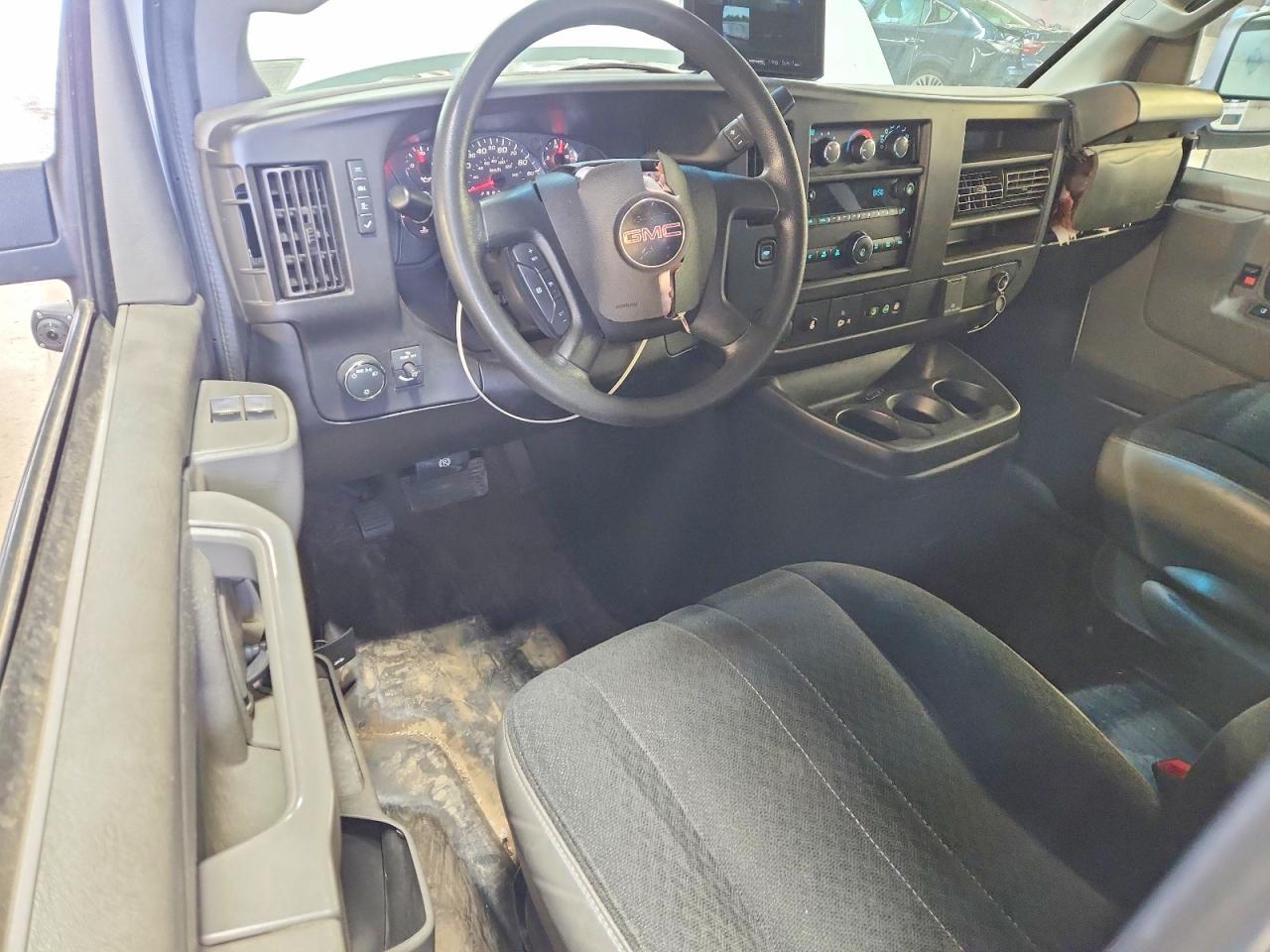 2022 GMC Savana G2500 - zdjęcie 8