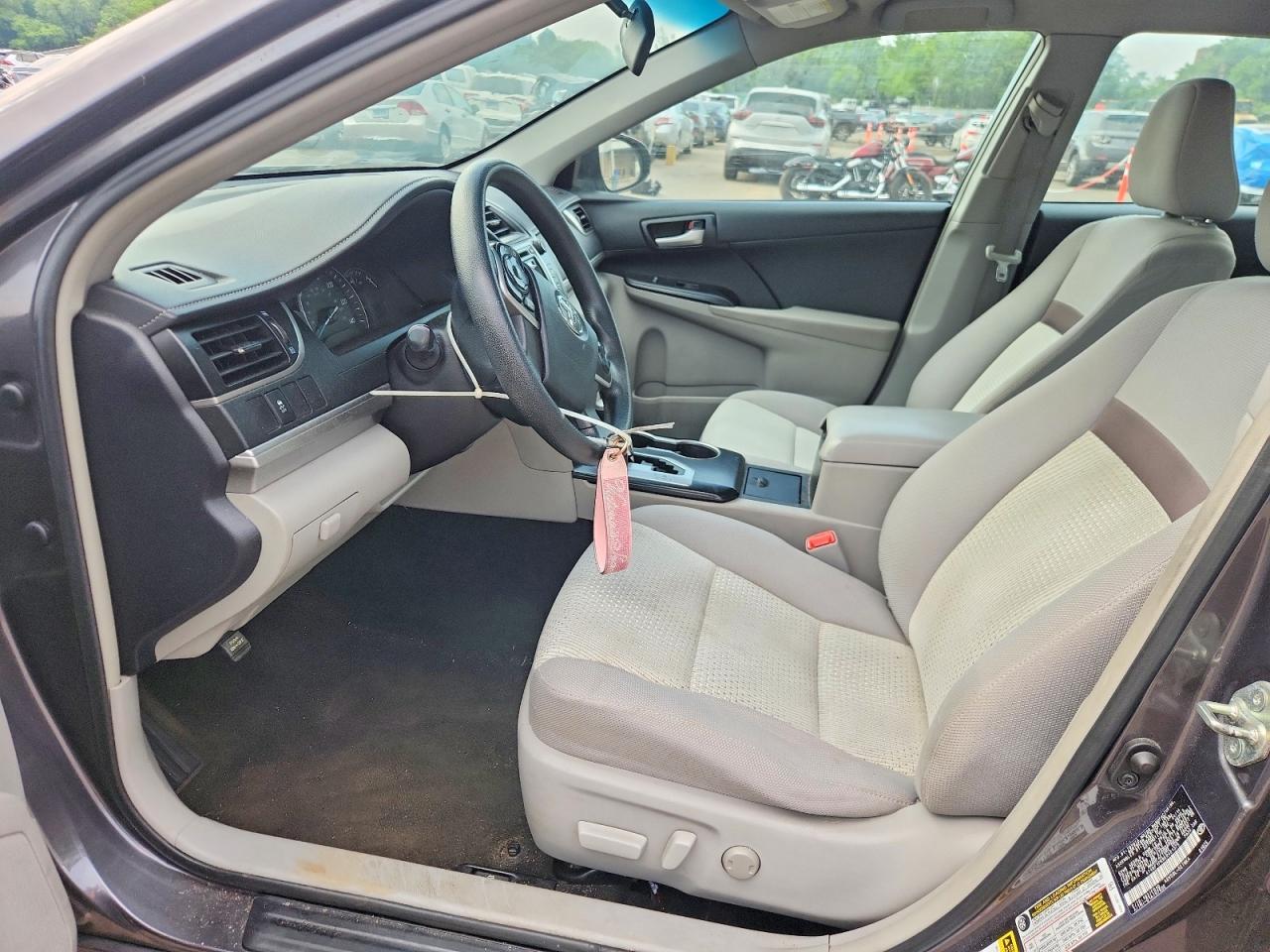 2014 Toyota Camry Le - zdjęcie 13