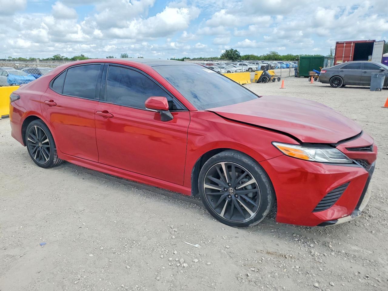 2020 Toyota Camry Xse - zdjęcie 4
