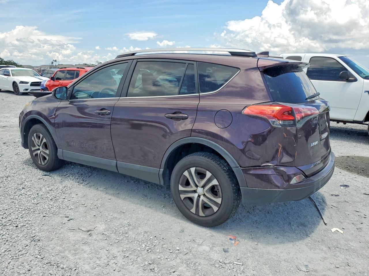 2017 Toyota Rav4 Le - zdjęcie 2