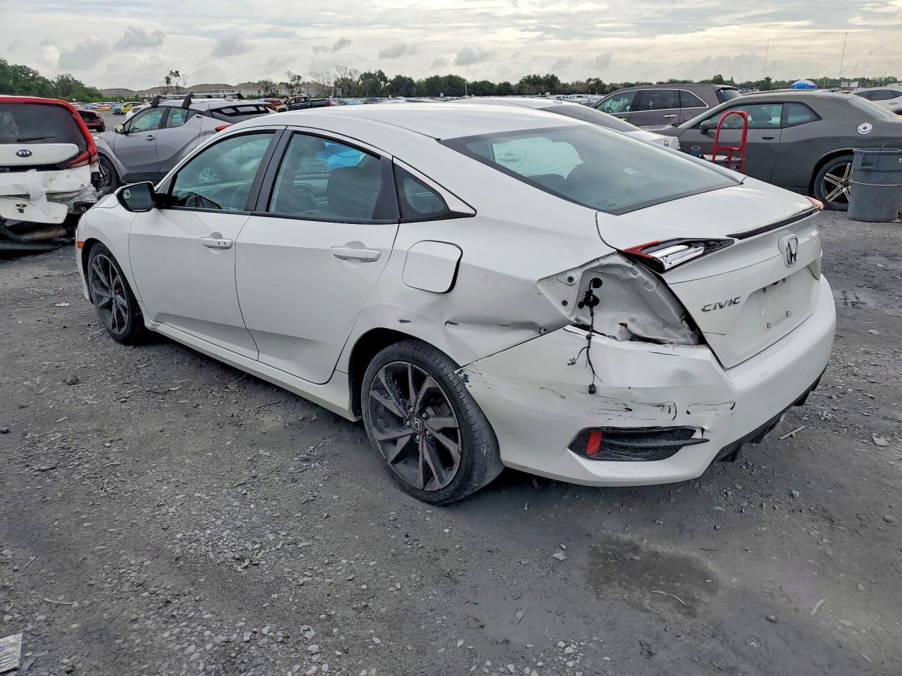 2019 Honda Civic Sport - zdjęcie 2