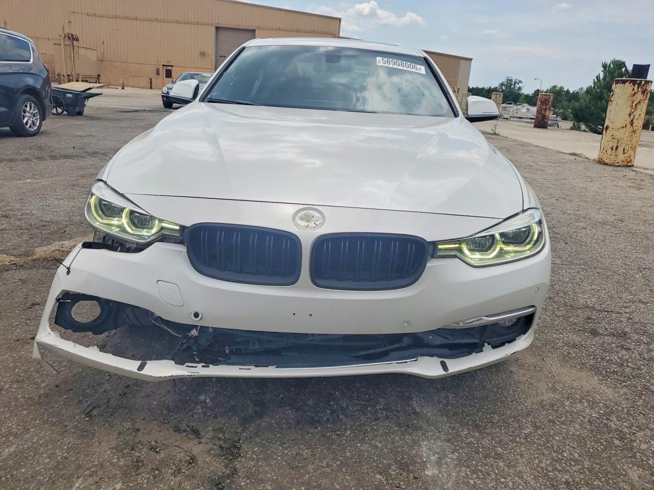 2017 BMW 330 I - zdjęcie 5