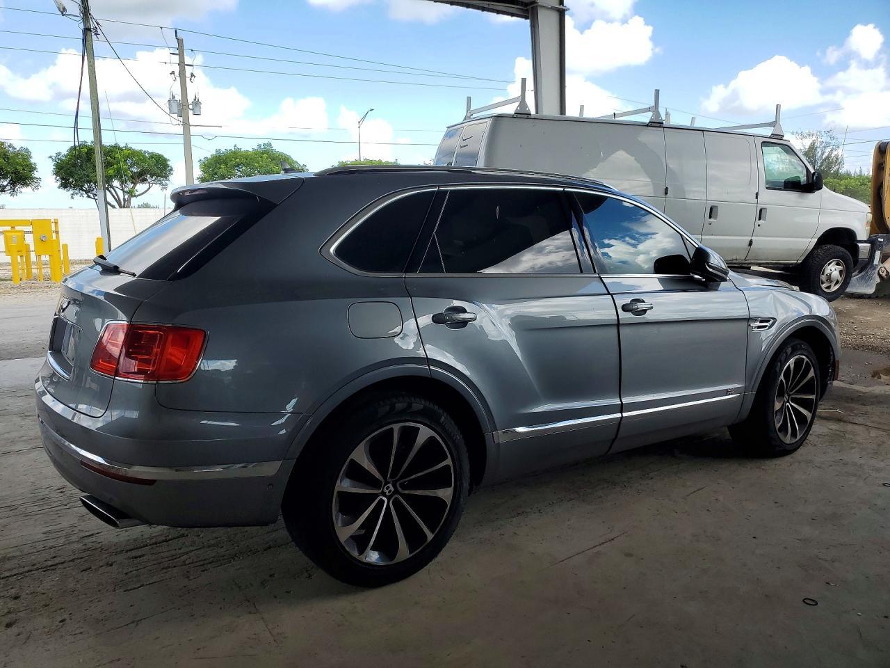 2018 Bentley Bentayga - zdjęcie 3