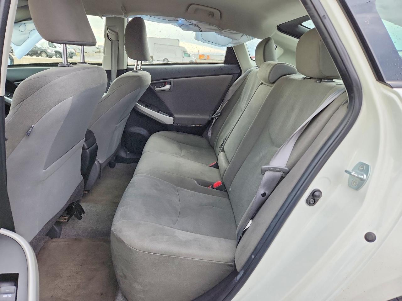 2015 Toyota Prius Two - zdjęcie 10