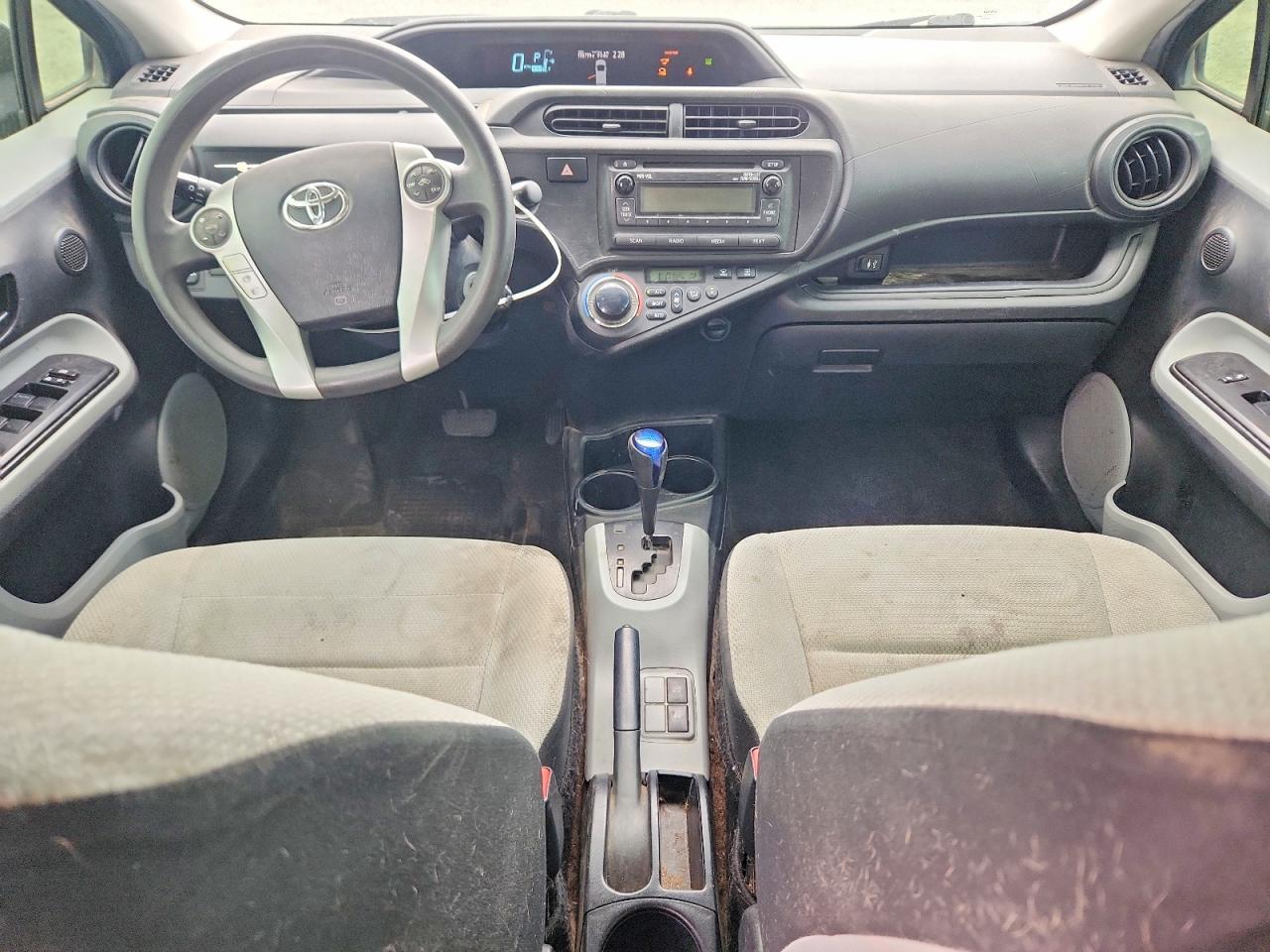 2014 Toyota Prius C One - zdjęcie 8
