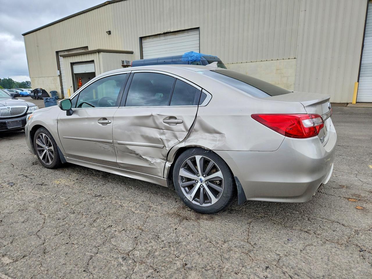 2017 Subaru Legacy 3.6R Limited - zdjęcie 2