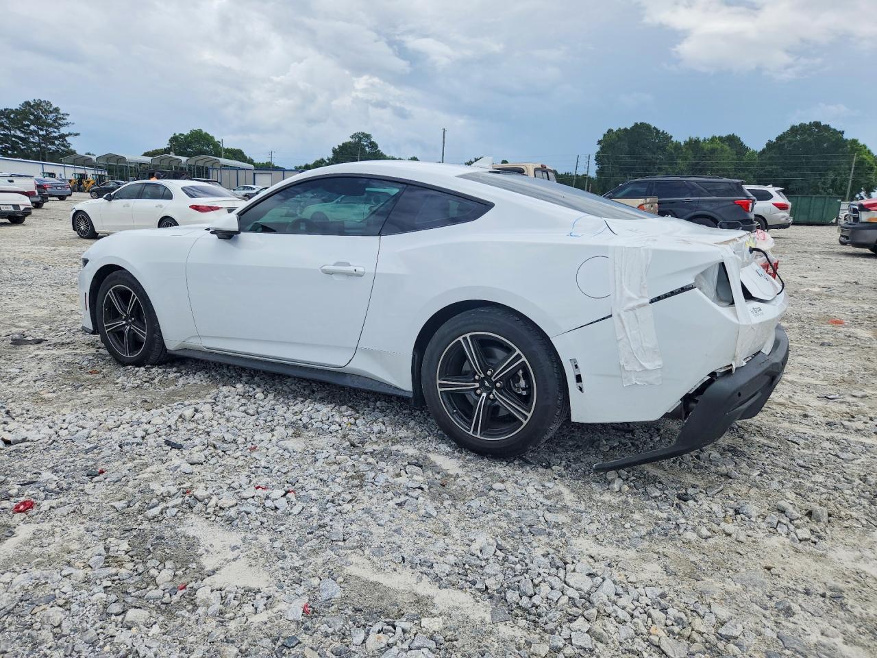 2024 Ford Mustang - zdjęcie 2