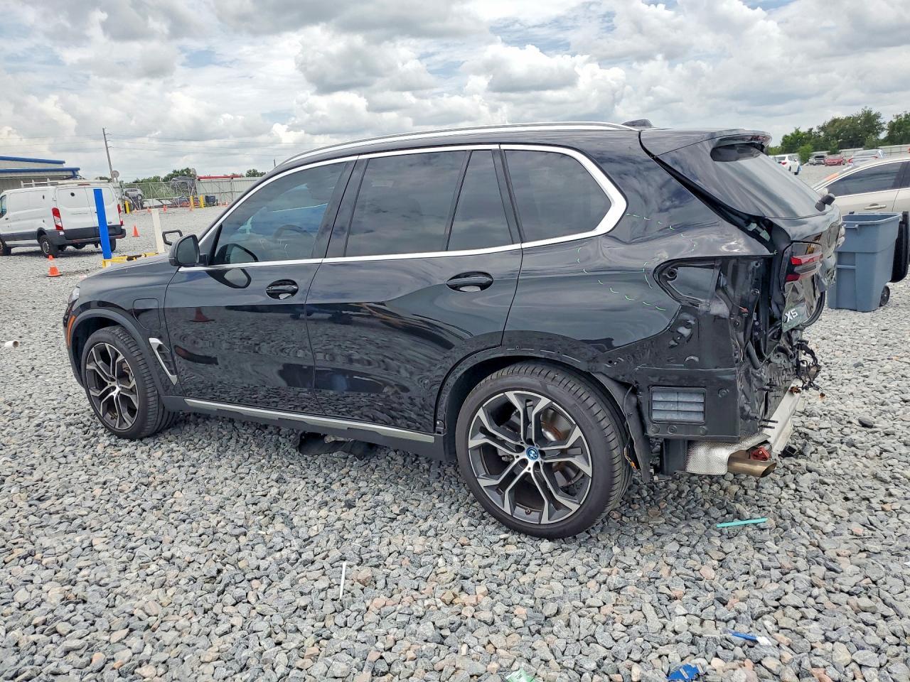 2025 BMW X5 xDrive50E - zdjęcie 2