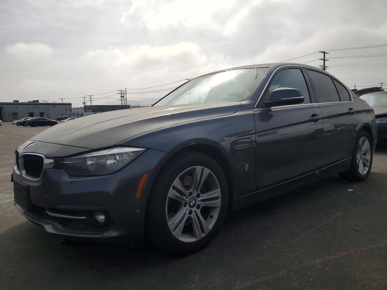 2017 BMW 330E - zdjęcie główne