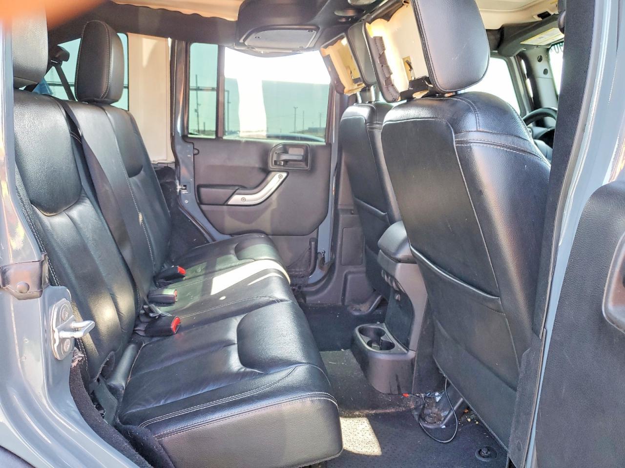 2015 Jeep Wrangler Unlimited Rubicon - zdjęcie 10