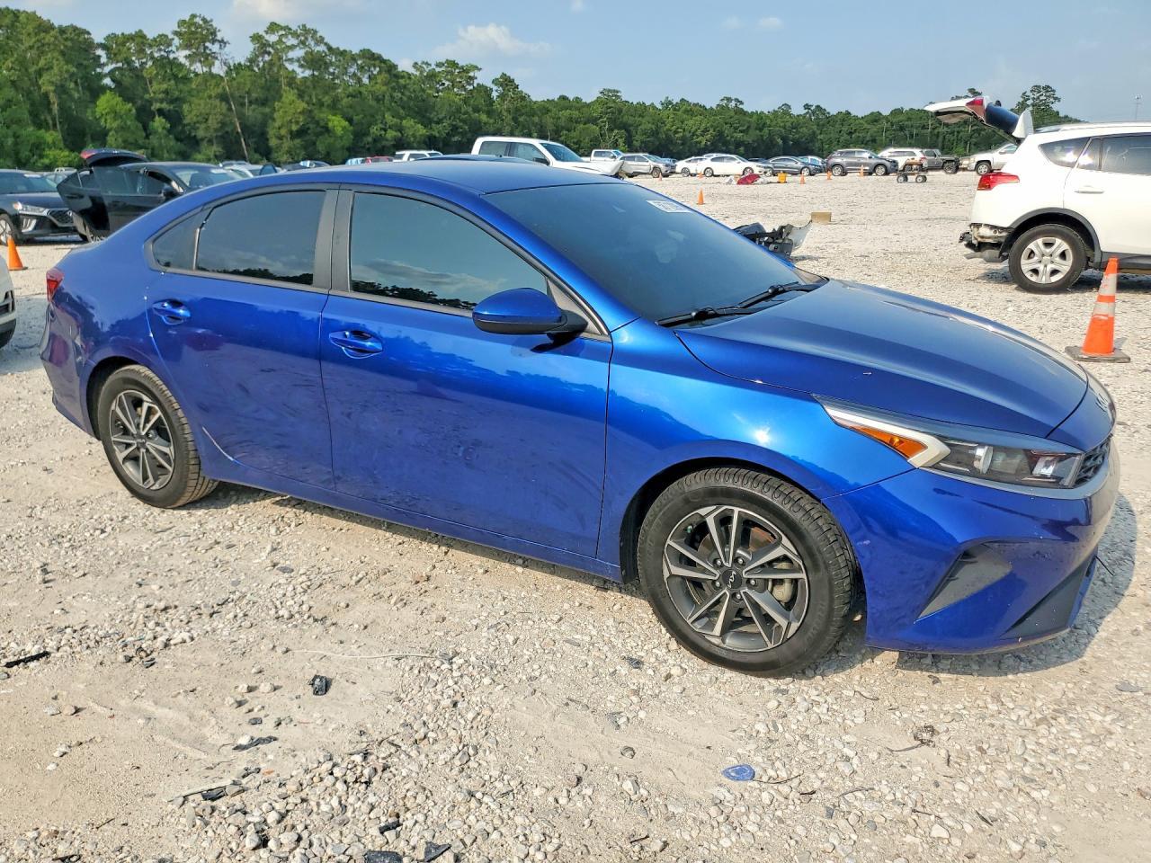 2023 Kia Forte Lxs - zdjęcie 4