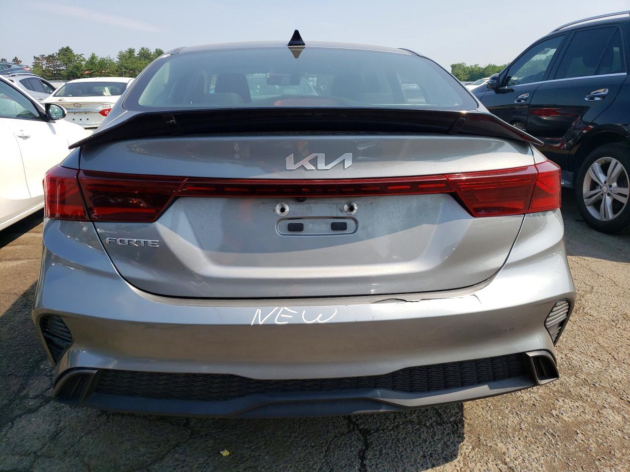 2022 Kia Forte Lxs - zdjęcie 6