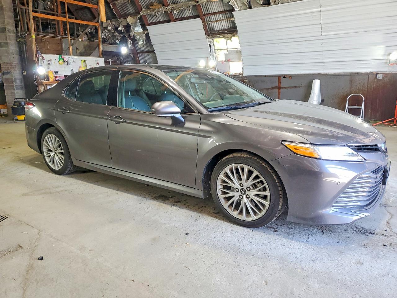 2019 Toyota Camry Xle - zdjęcie 4