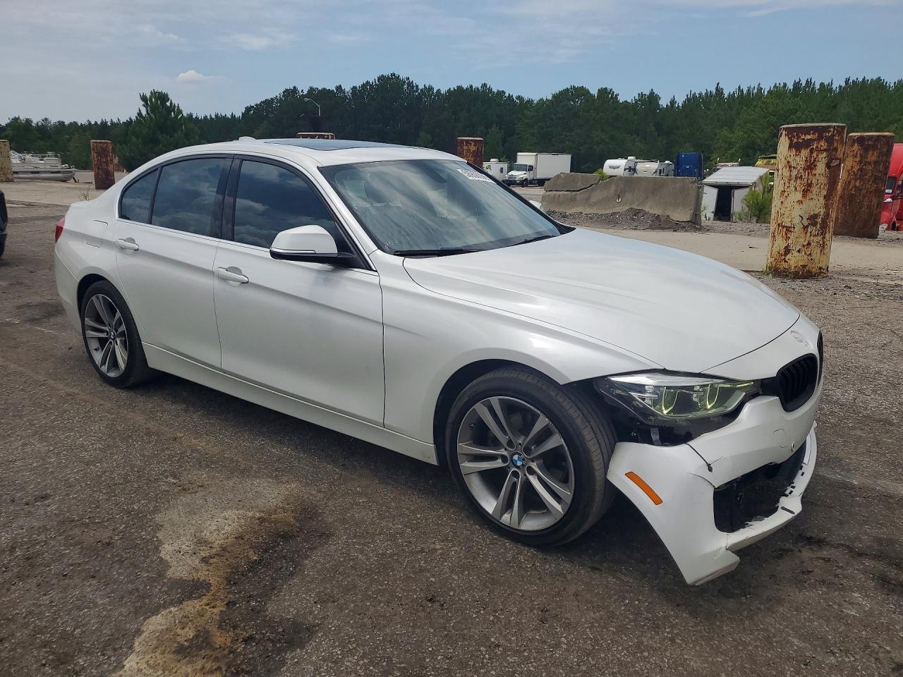 2017 BMW 330 I - zdjęcie 4
