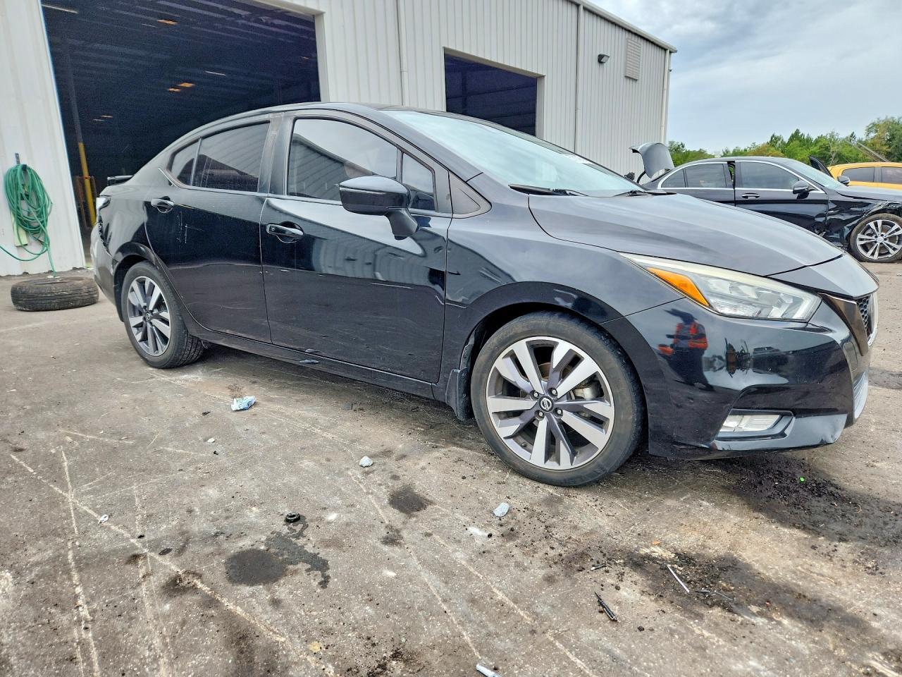2020 Nissan Versa Sr - zdjęcie 4