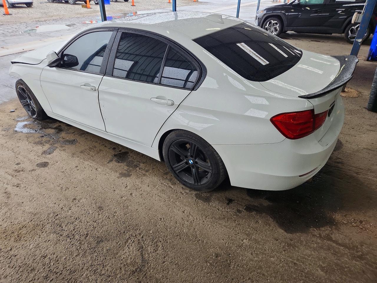 2015 BMW 320 I xDrive - zdjęcie 2