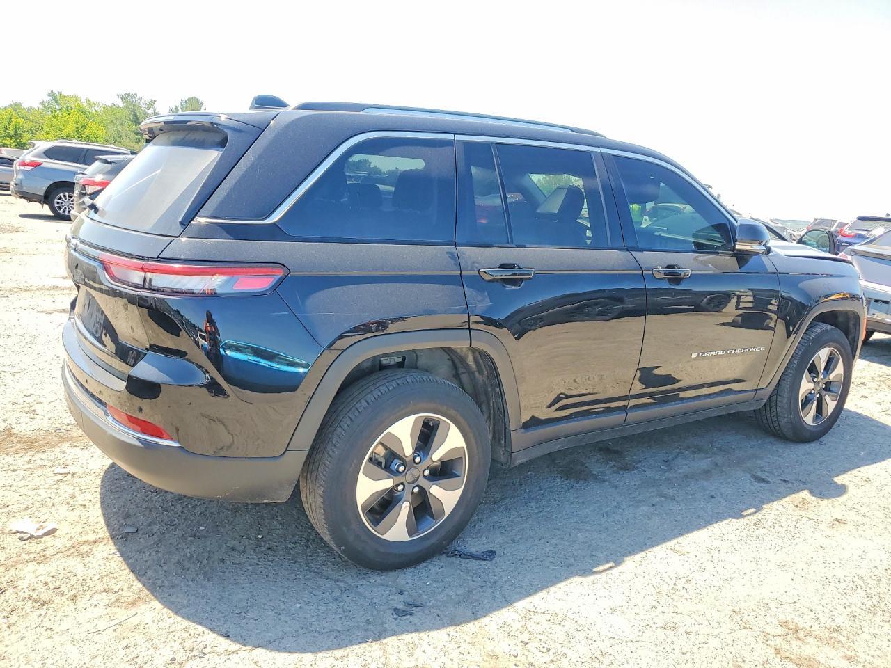 Jeep Cherokee - zdjęcie 3