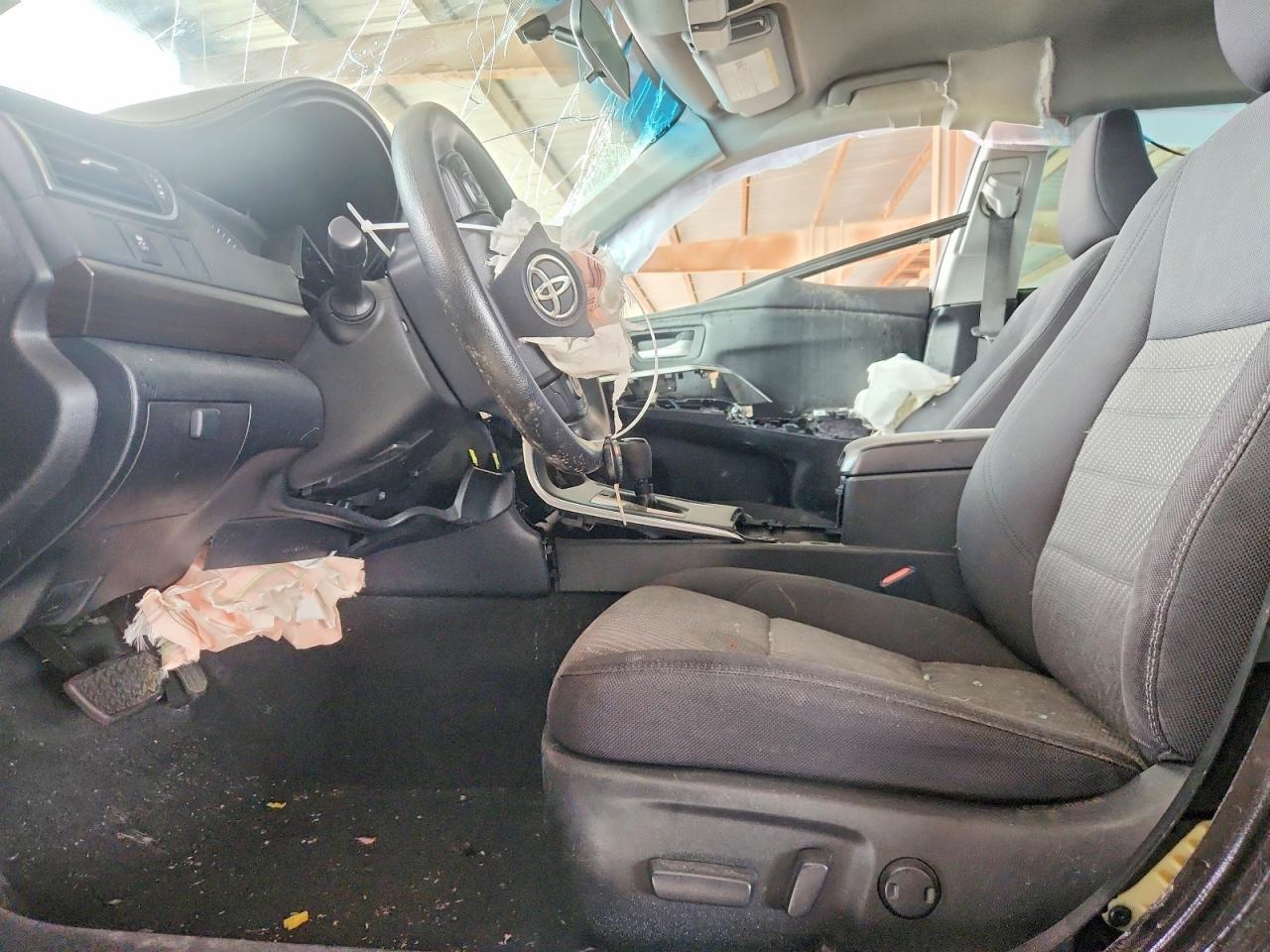 2015 Toyota Camry Le - zdjęcie 7