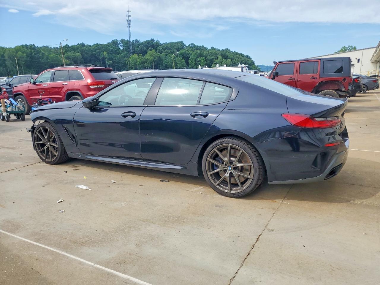 2022 BMW Seria 8 M850i - zdjęcie 2
