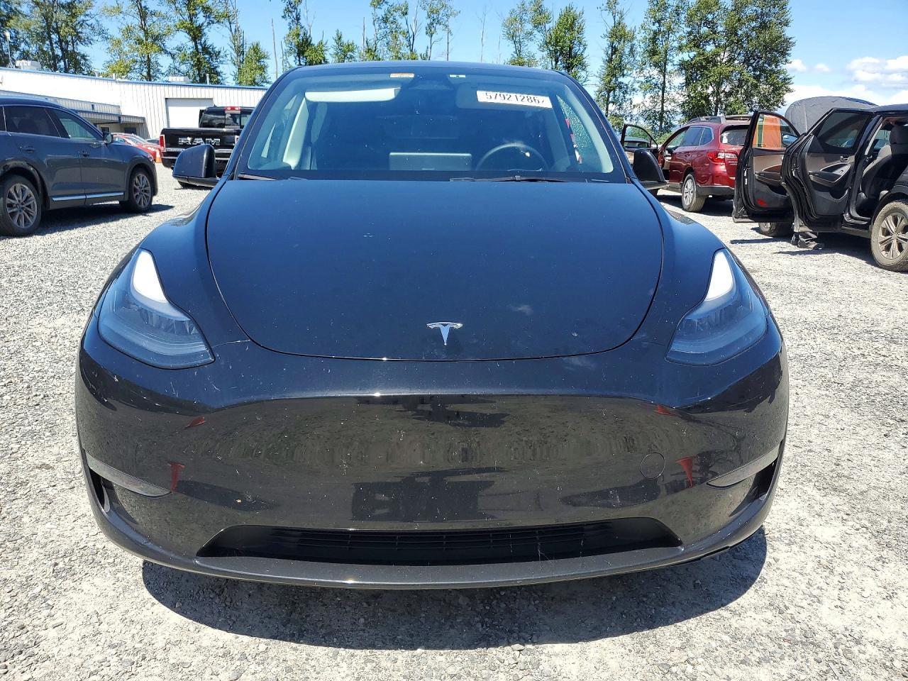 2024 Tesla Model Y - zdjęcie 5