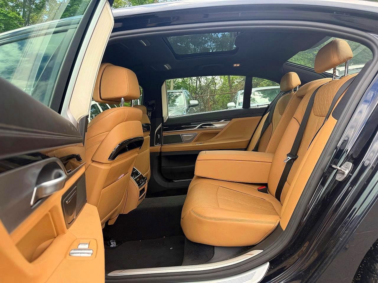 2017 BMW 750 Xi - zdjęcie 6