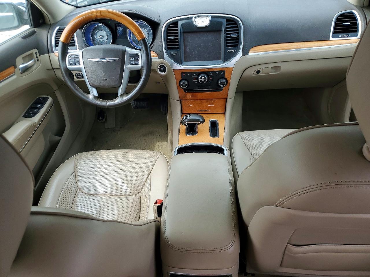 2014 Chrysler 300C - zdjęcie 8