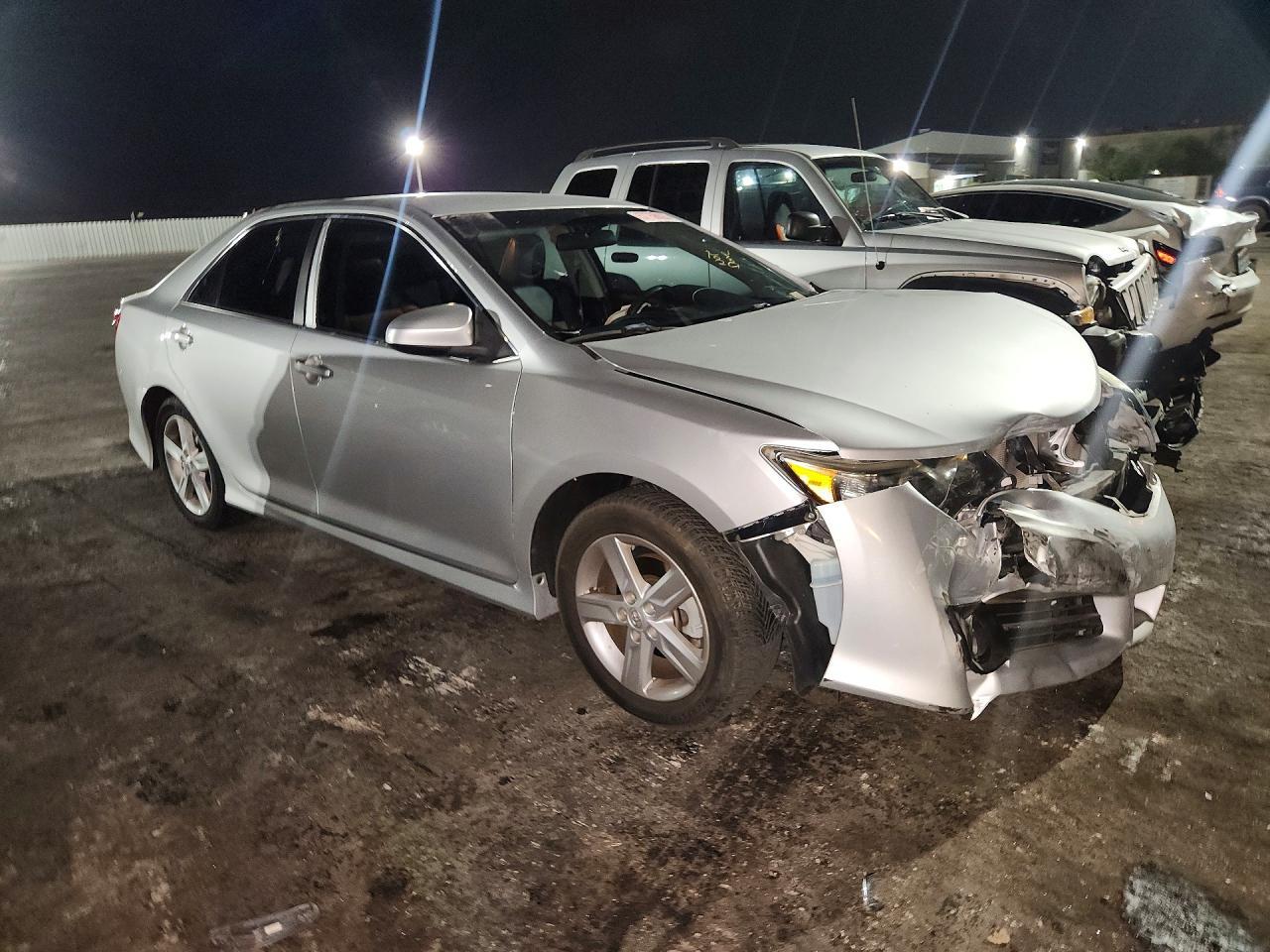 2014 Toyota Camry Se - zdjęcie 4