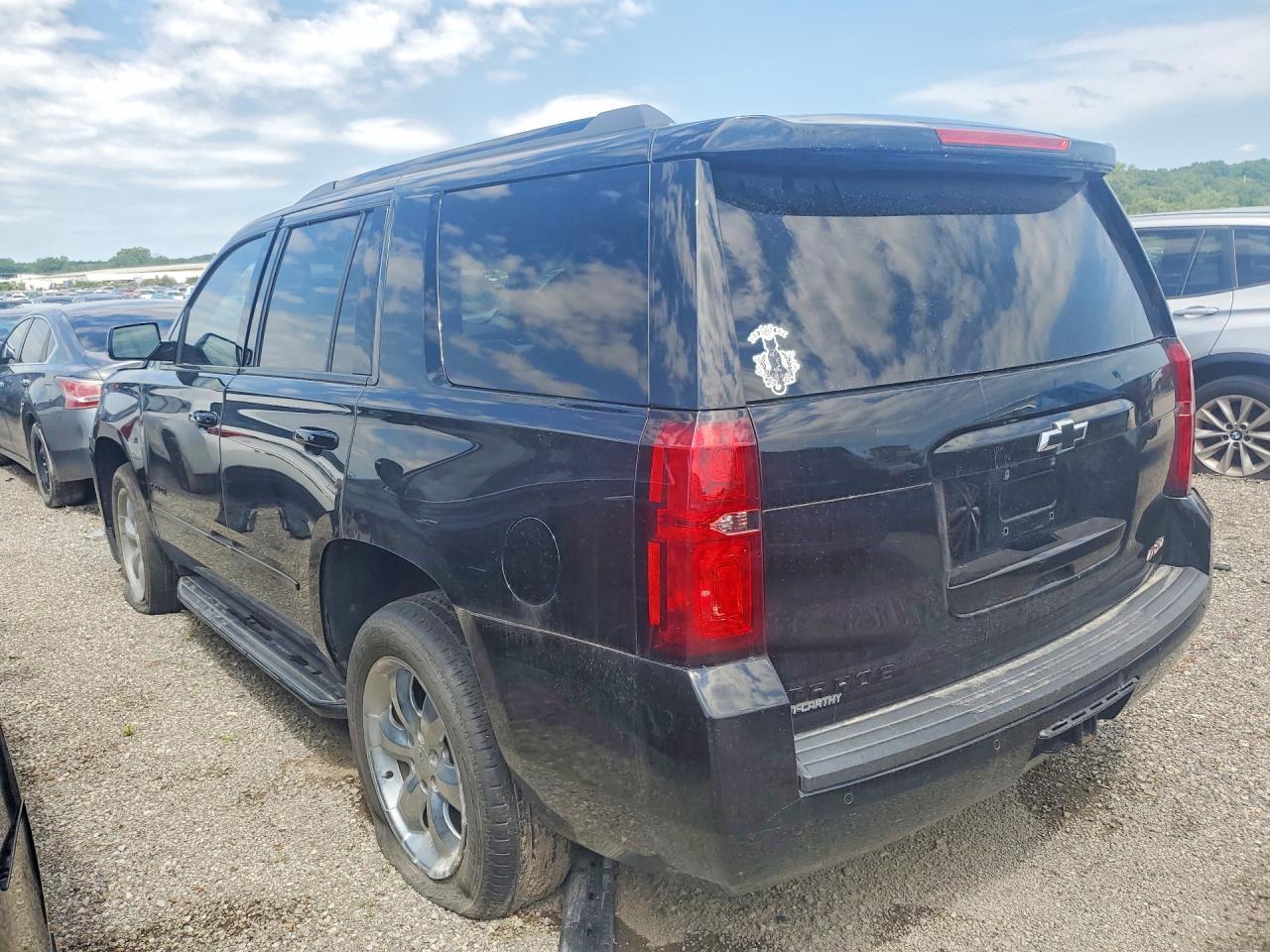 2020 Chevrolet Tahoe K1500 Premier - zdjęcie 2