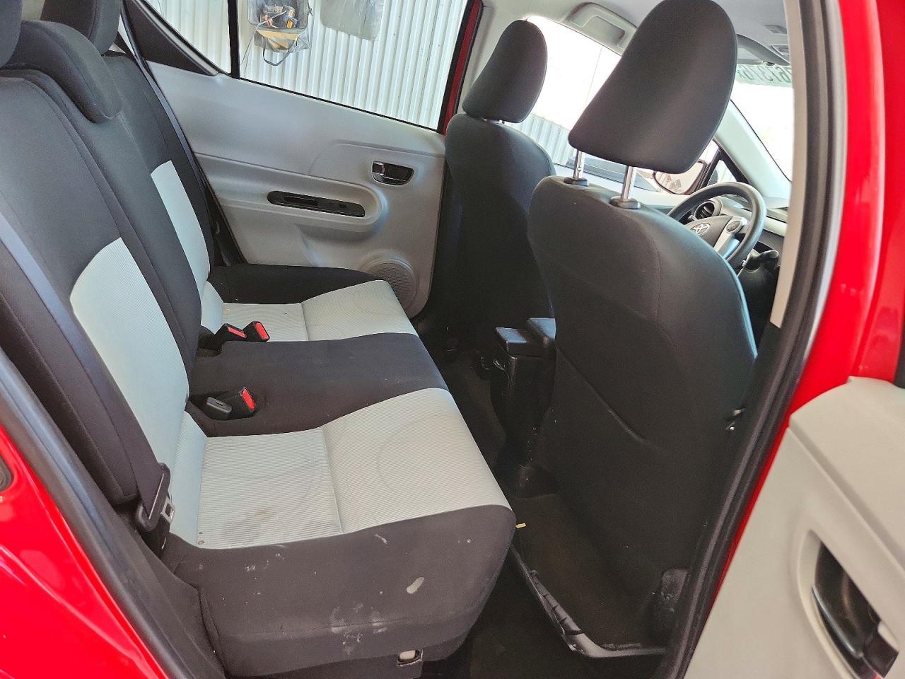2014 Toyota Prius C Three - zdjęcie 10