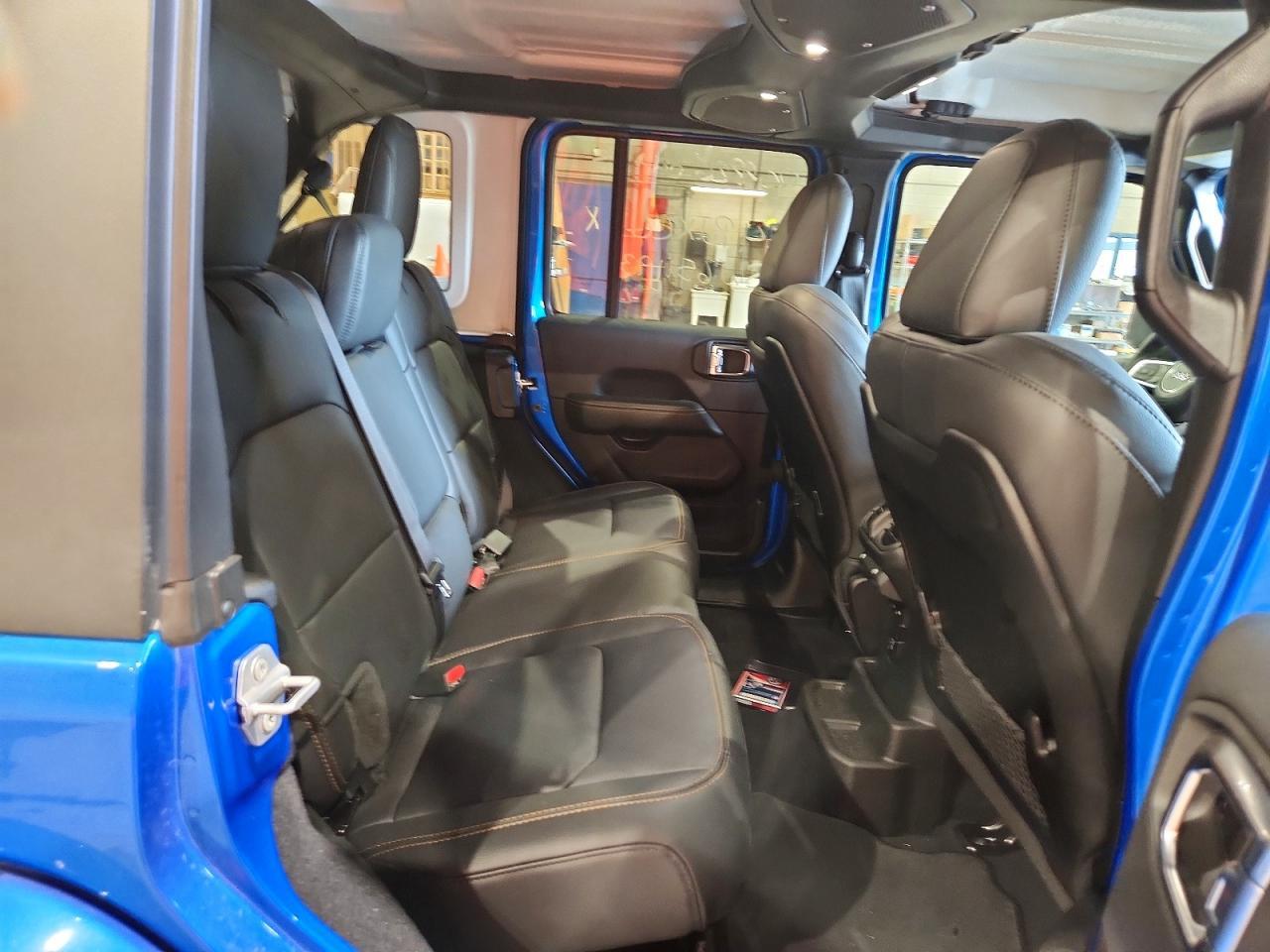 2025 Jeep Wrangler Sahara - zdjęcie 10