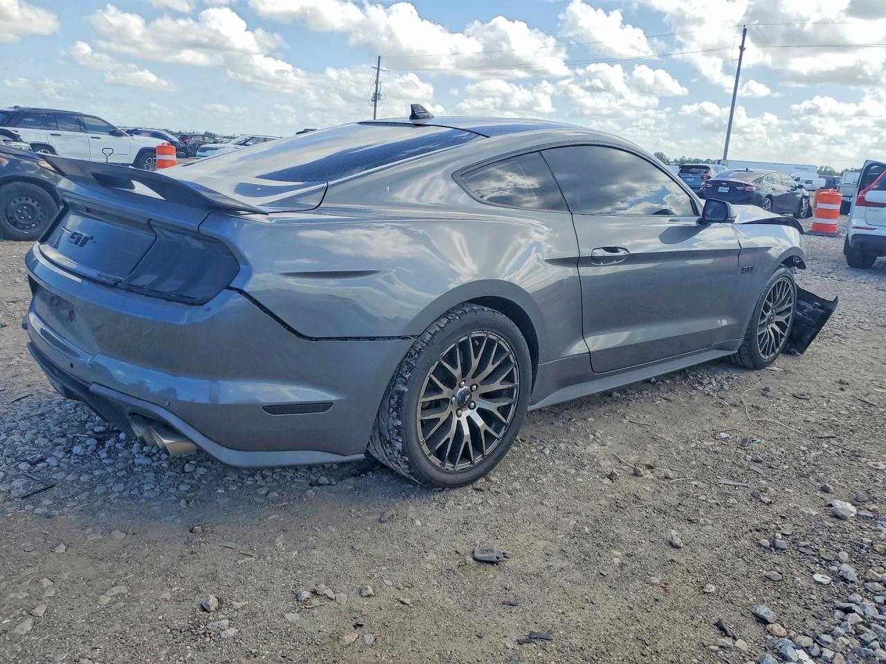 2021 Ford Mustang Gt - zdjęcie 3