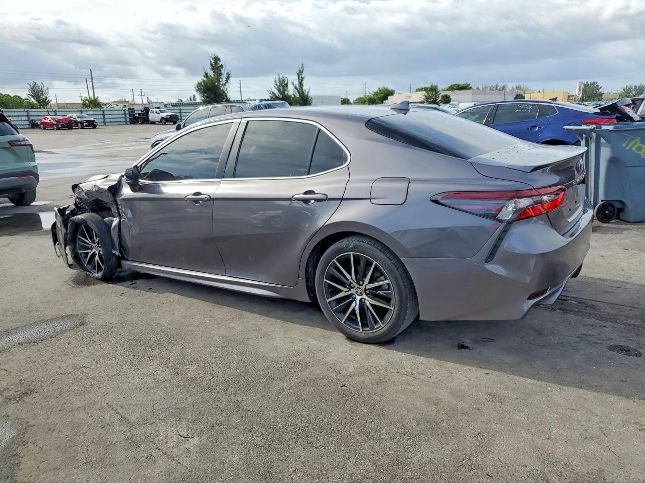 2023 Toyota Camry Se - zdjęcie 2