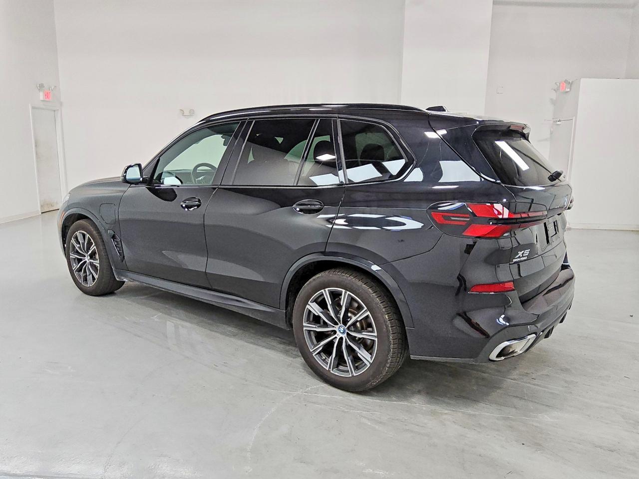2025 BMW X5 xDrive50E - zdjęcie 2