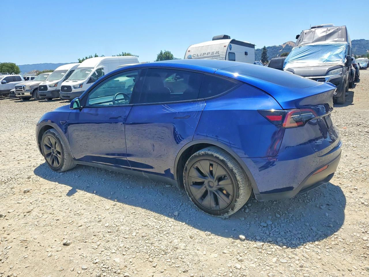 2025 Tesla Model Y - zdjęcie 2