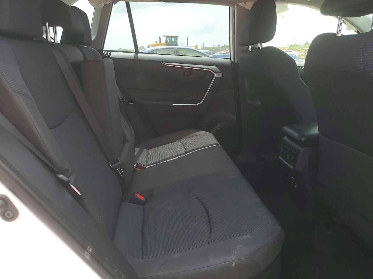 2025 Toyota Rav4 Le - zdjęcie 11