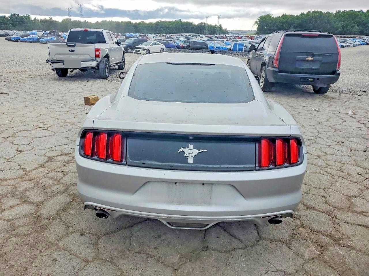 2016 Ford Mustang - zdjęcie 6