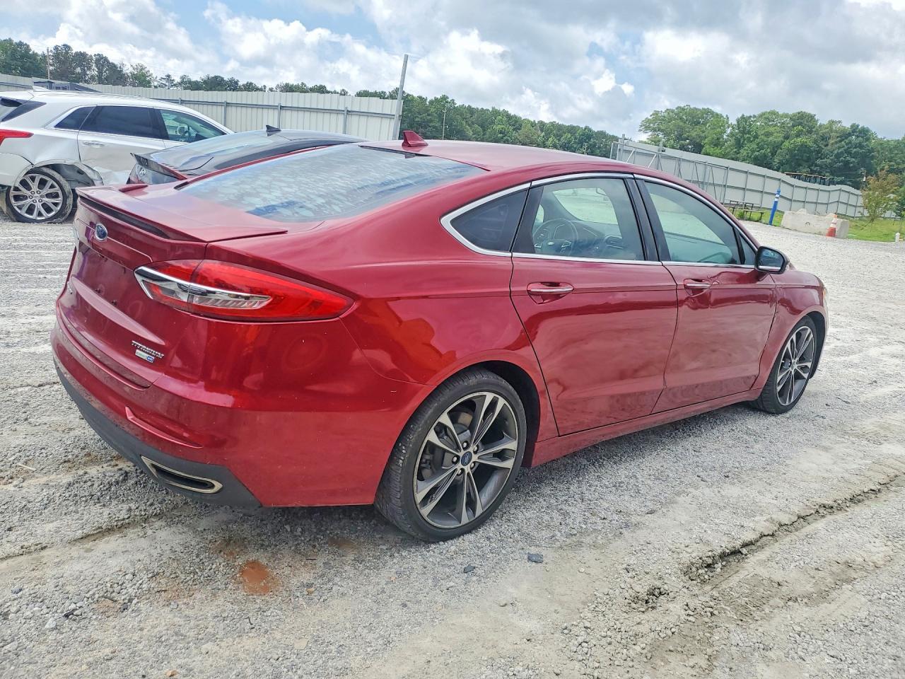 2019 Ford Fusion Titanium - zdjęcie 3