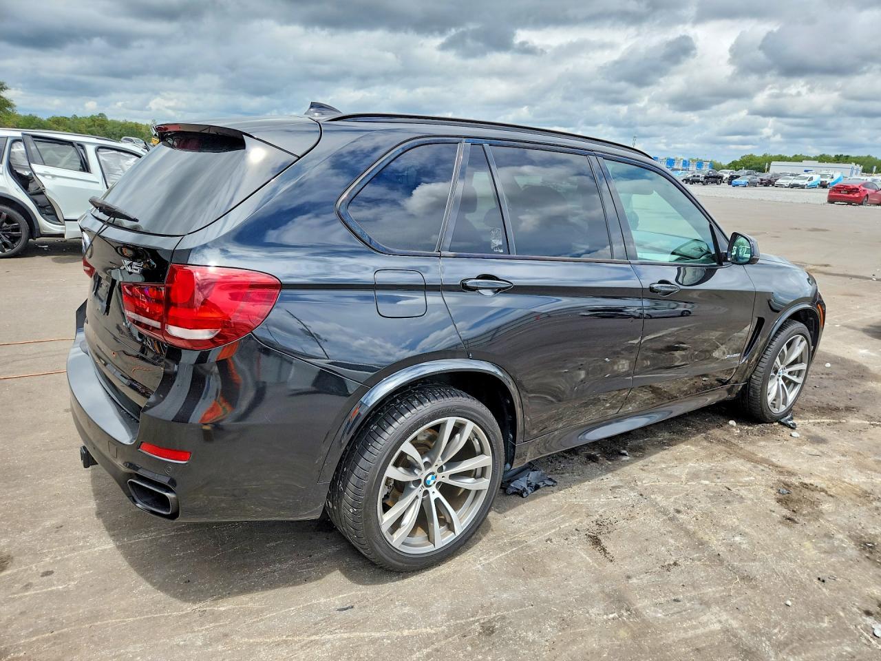 2014 BMW X5 xDrive50I - zdjęcie 3