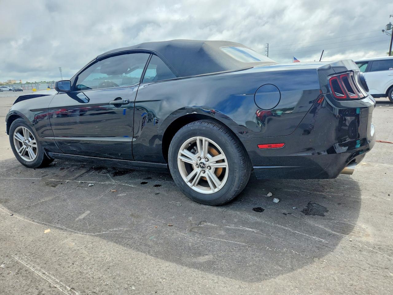 2014 Ford Mustang - zdjęcie 2