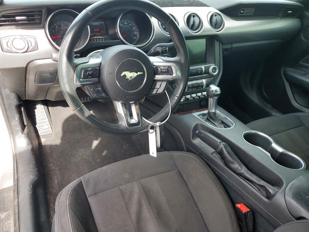 2020 Ford Mustang - zdjęcie 8