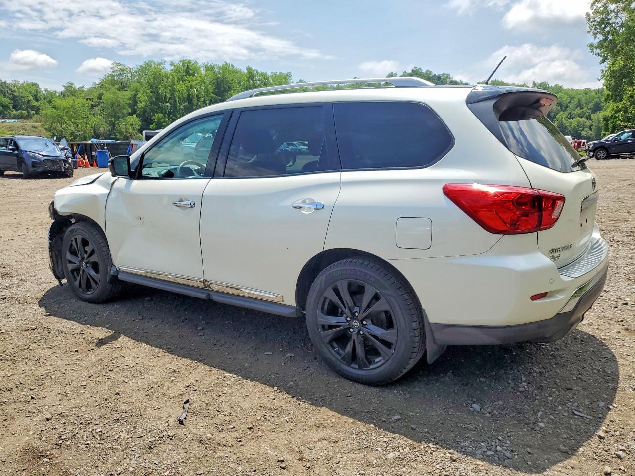 2017 Nissan Pathfinder S - zdjęcie 2