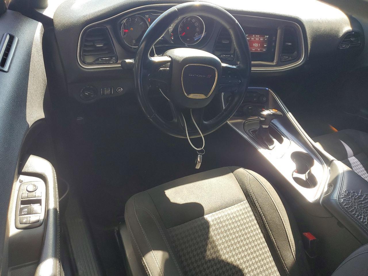 2017 Dodge Challenger - zdjęcie 8