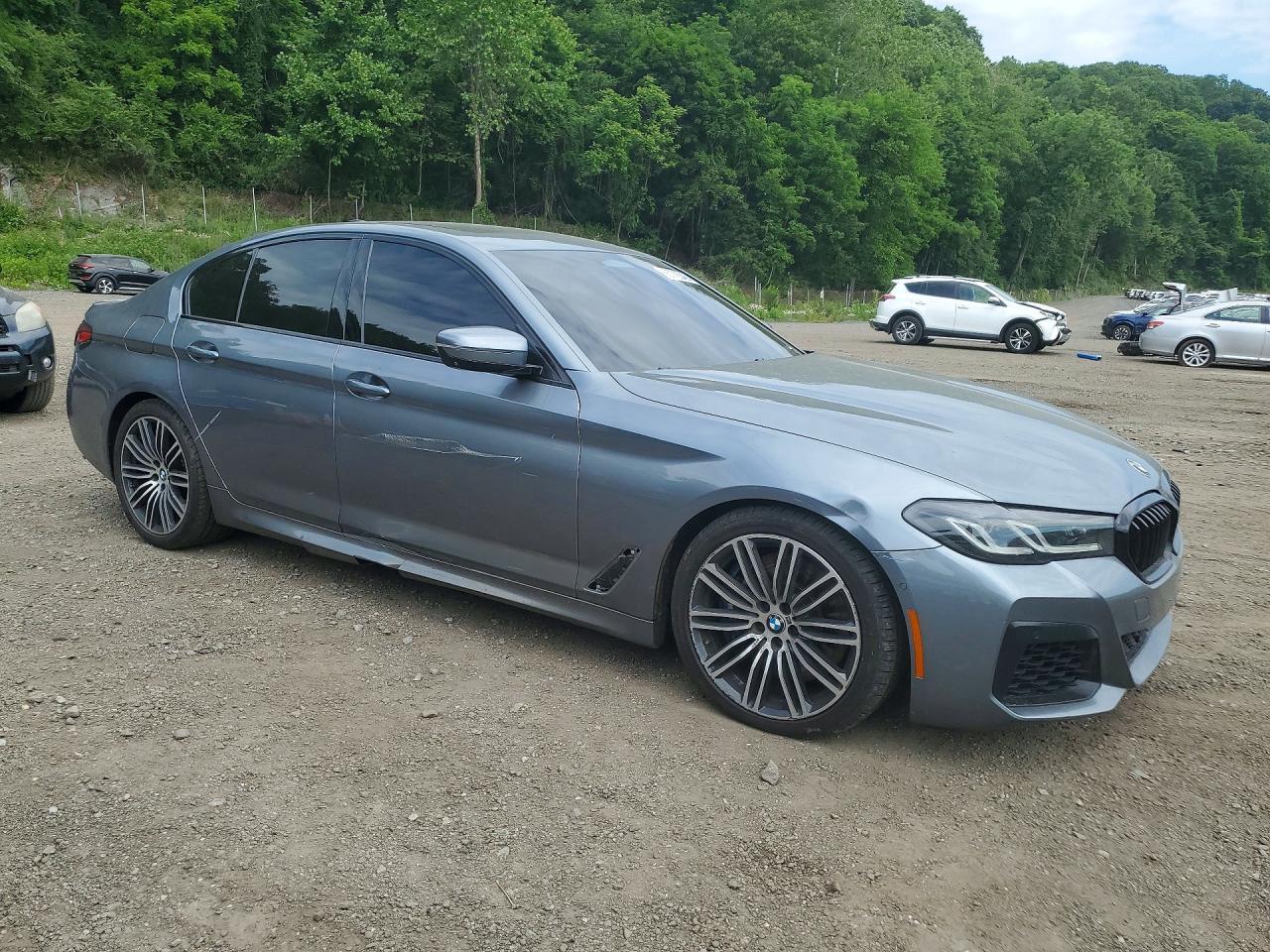 2021 BMW Seria 5 M550i - zdjęcie 4