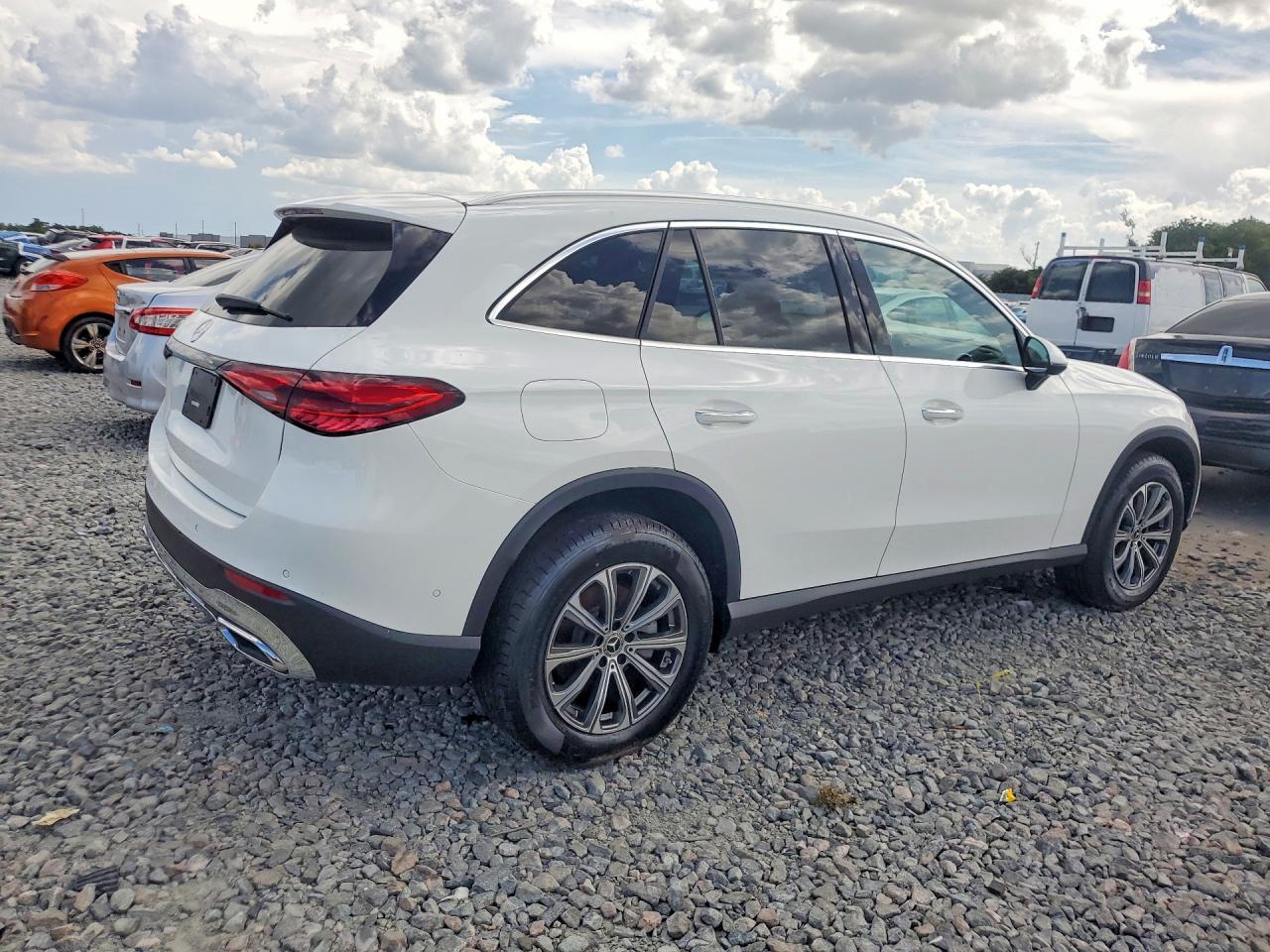 2026 Mercedes-Benz Glc 300 - zdjęcie 3