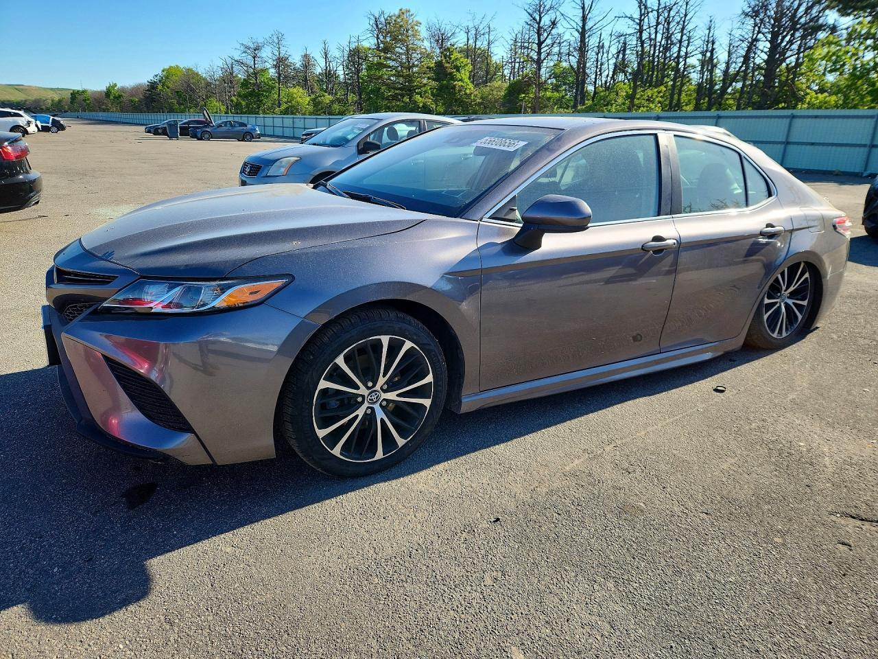 2019 Toyota Camry Se - zdjęcie główne
